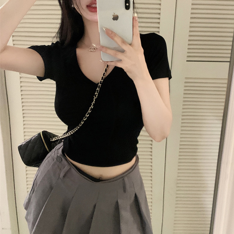 Áo Thun Ôm Body Zynd – Cổ V, Chất Thun Co Giãn 4 Chiều, Mềm Mại, Phù Hợp Mọi Dáng Người – DC-M998