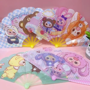Quạt nhựa gấp cầm tay hình Baby Three, Quạt mini có thể gấp gọn tiện lợi