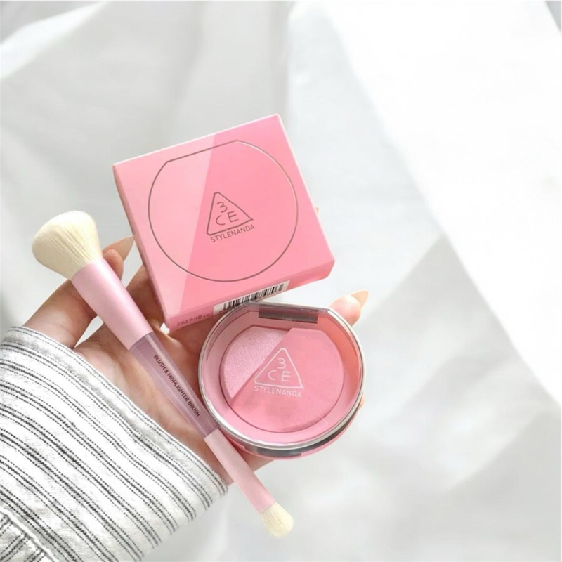 Sản phẩm mới-Má hồng kèm highlight 3CE Blushlighter, màu sắc trẻ trung, năng động, thời trang.