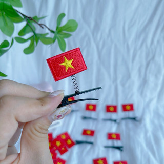 Set 02 kẹp lò xo hình lá cờ Tổ Quốc chào mừng ngày Lễ Quốc Khánh/ các dịp lễ lớn của Đất Nước