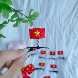 Set 02 kẹp lò xo hình lá cờ Tổ Quốc chào mừng ngày Lễ Quốc Khánh/ các dịp lễ lớn của Đất Nước