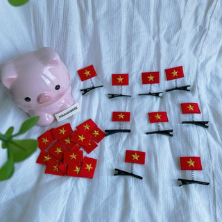 Set 02 kẹp lò xo hình lá cờ Tổ Quốc chào mừng ngày Lễ Quốc Khánh/ các dịp lễ lớn của Đất Nước