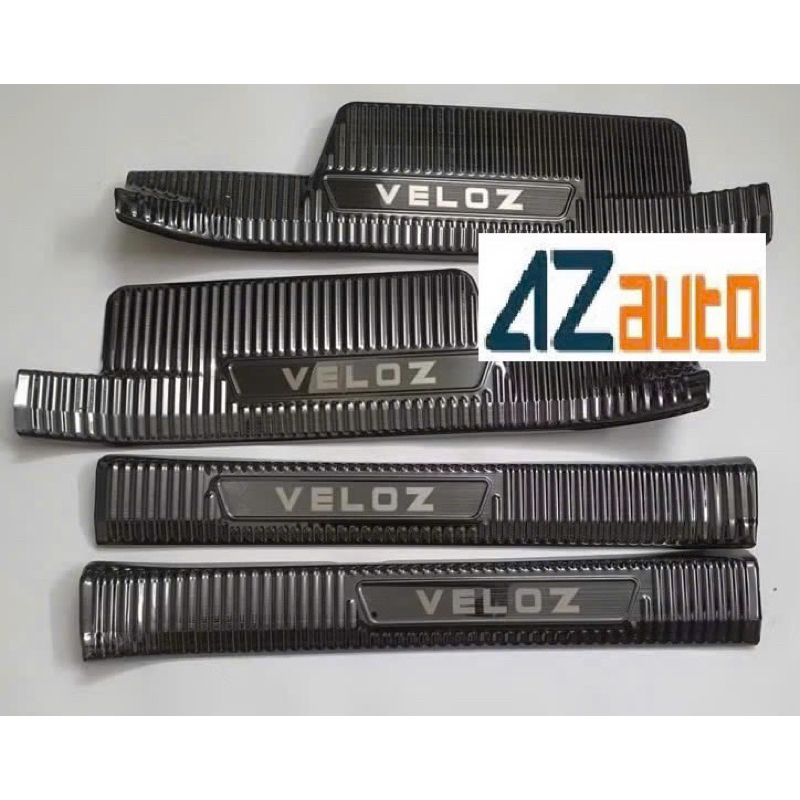 Ốp bậc cửa, nẹp bước chân xe Toyota Veloz 2022-2025 vân Titan Hàng Cao Cấp