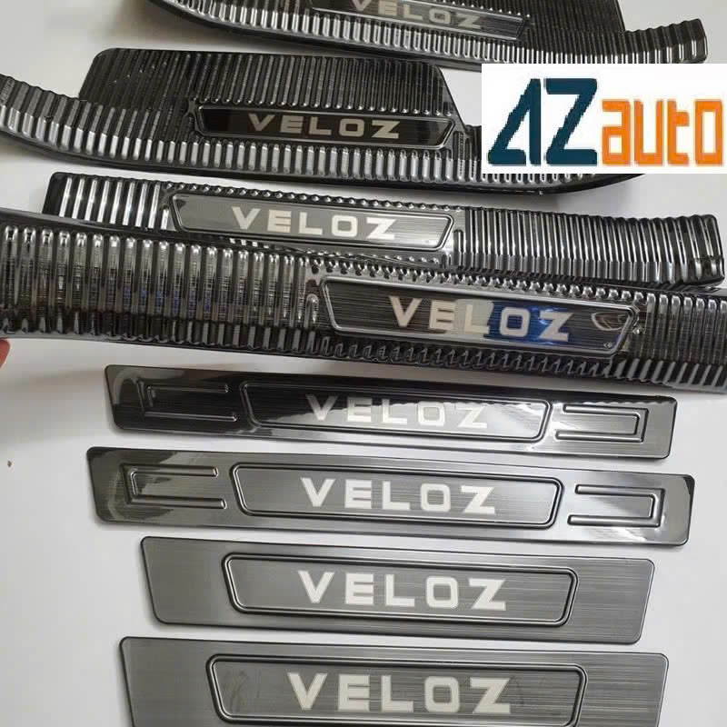 Ốp bậc cửa, nẹp bước chân xe Toyota Veloz 2022-2025 vân Titan Hàng Cao Cấp