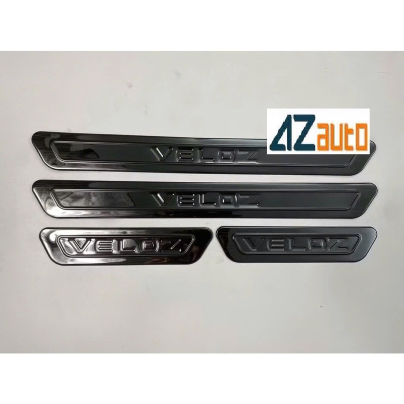 Ốp bậc cửa, nẹp bước chân xe Toyota Veloz 2022-2025 vân Titan Hàng Cao Cấp