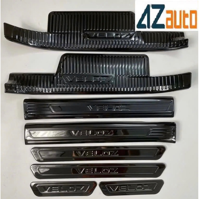 Ốp bậc cửa, nẹp bước chân xe Toyota Veloz 2022-2025 vân Titan Hàng Cao Cấp