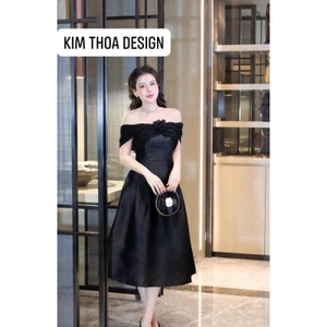 Váy Taffa đen trễ vai hoa hồng – thiết kế cao cấp Kim Thoa Design