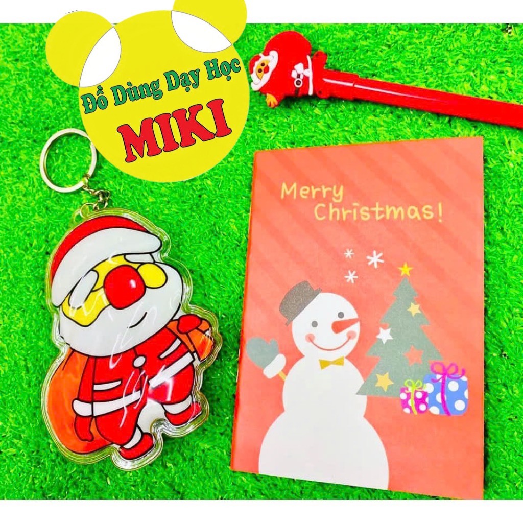 Set Quà Noel gồm 1 móc khóa + 1 sổ + 1 bút gel mực đen (mix mẫu ngẫu nhiên)