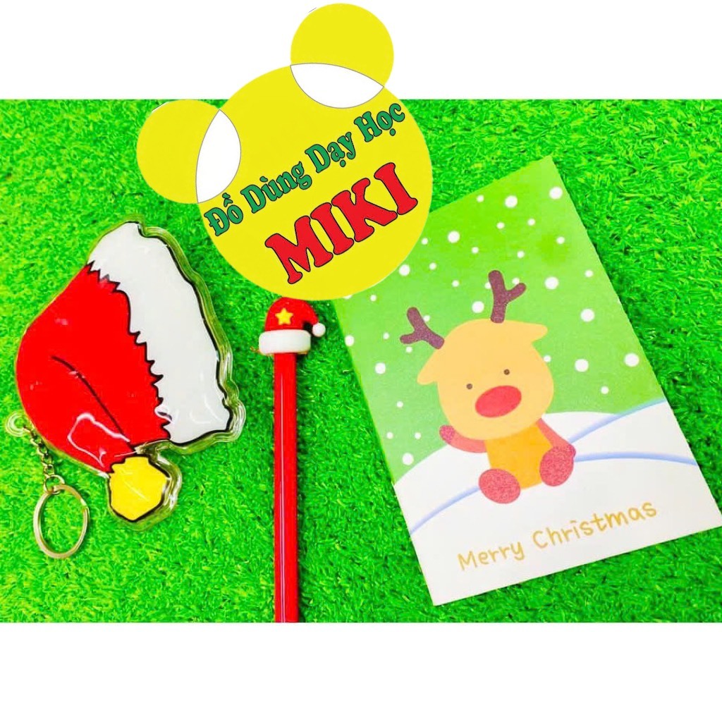 Set Quà Noel gồm 1 móc khóa + 1 sổ + 1 bút gel mực đen (mix mẫu ngẫu nhiên)