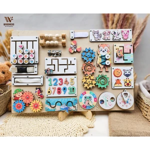 Bảng bận rộn IN TÊN RIÊNG - Busy board thương hiệu Woodness - Đồ chơi gỗ giáo cụ Montessori - Board game