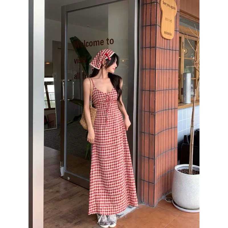 Váy caro dáng dài hở lưng kèm turban