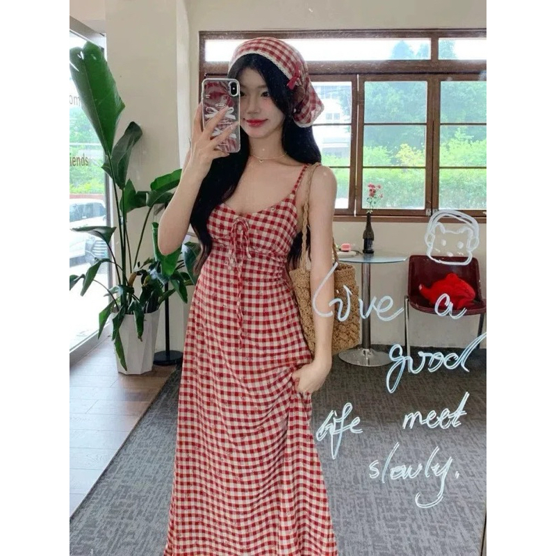 Váy caro dáng dài hở lưng kèm turban