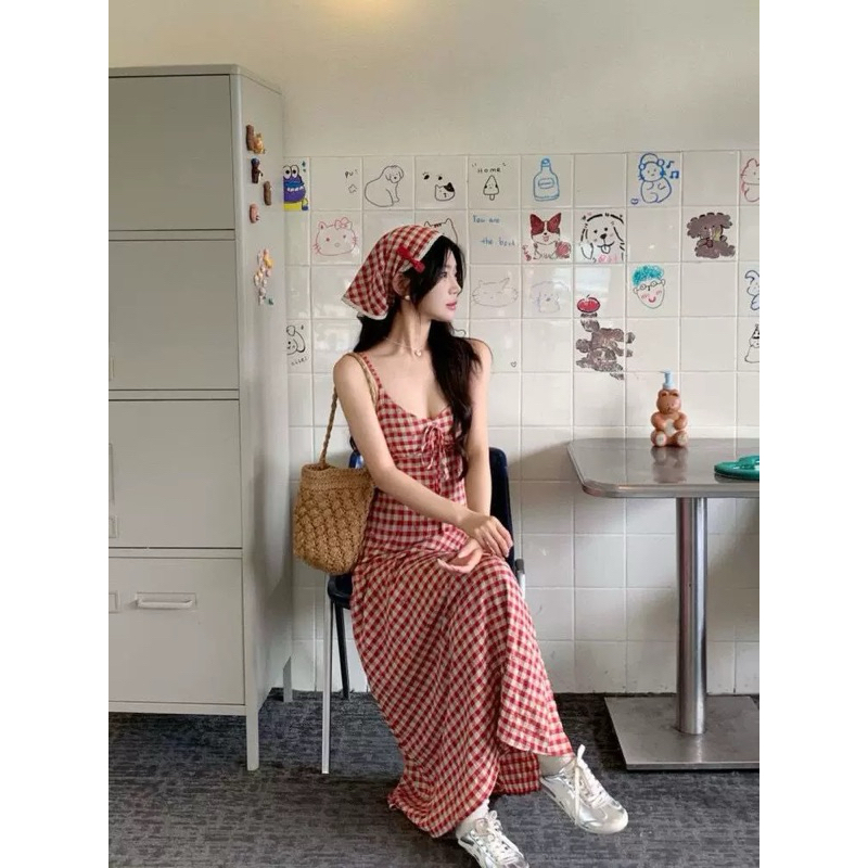 Váy caro dáng dài hở lưng kèm turban