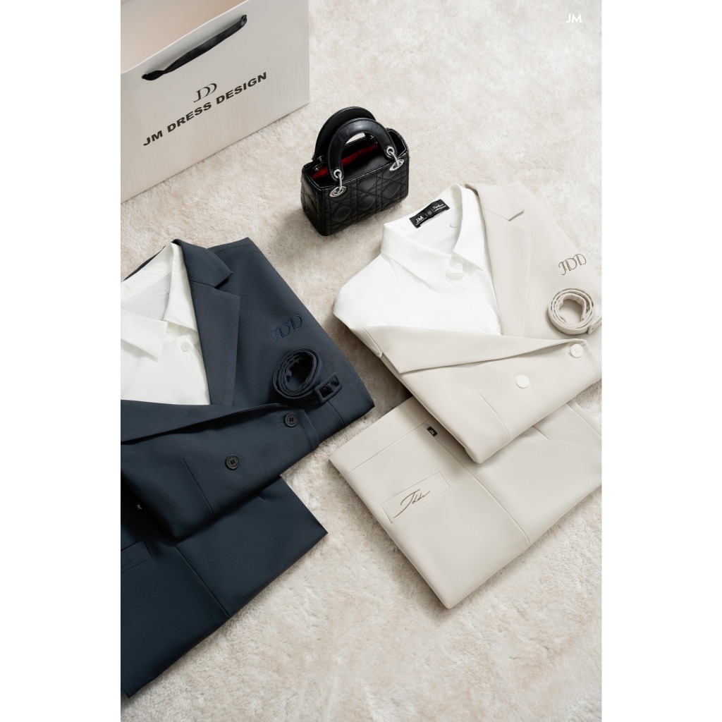 Set Áo Blazer tay chồm 5B02.2502K, Quần ống suông thêu túi cơi 3P02.2502K, set đồ công sở thanh lịch trẻ trung thiết kế