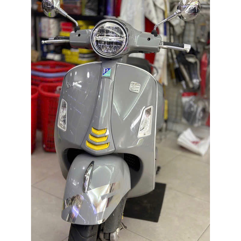 Tem số Vespa GTS 75 năm, 72