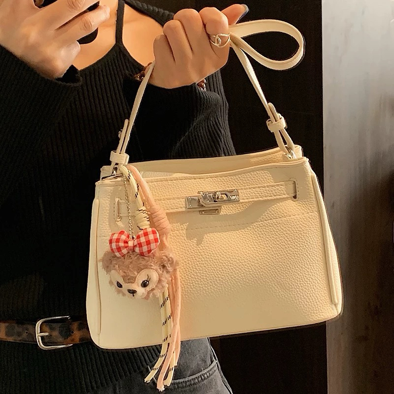 Túi xách da mềm tặng kèm CHARM GẤU siêu dễ thương đeo chéo đeo vai