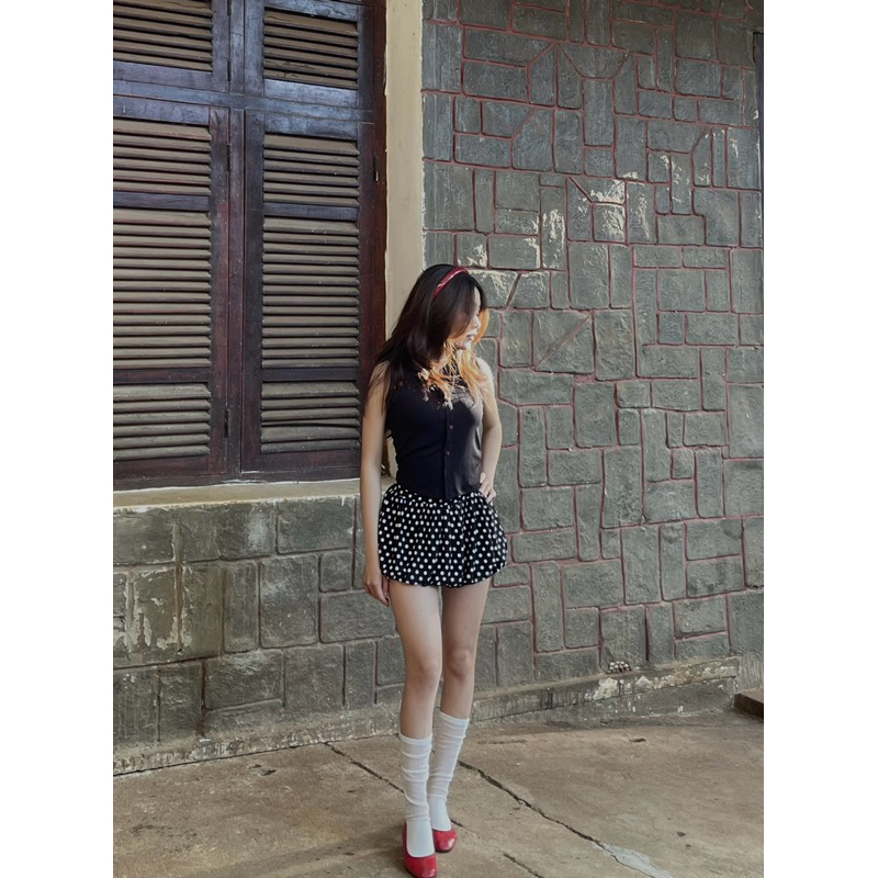 •Chân váy chấm bi phom bí siêu cưng.