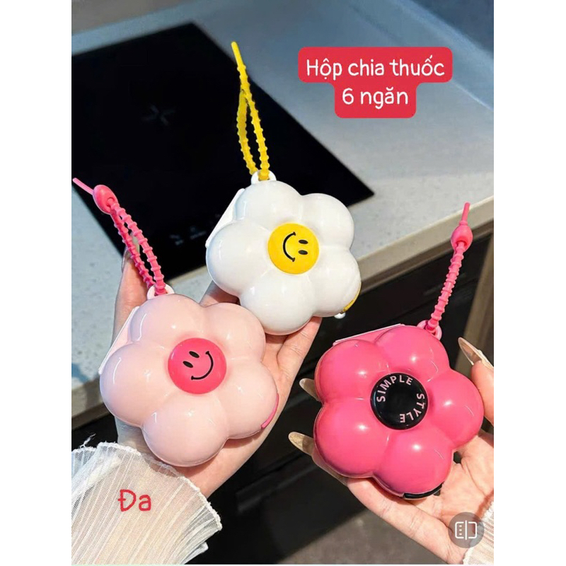 Hộp chia 6 ngăn hình bông hoa nhỏ gọn, tiện lợi