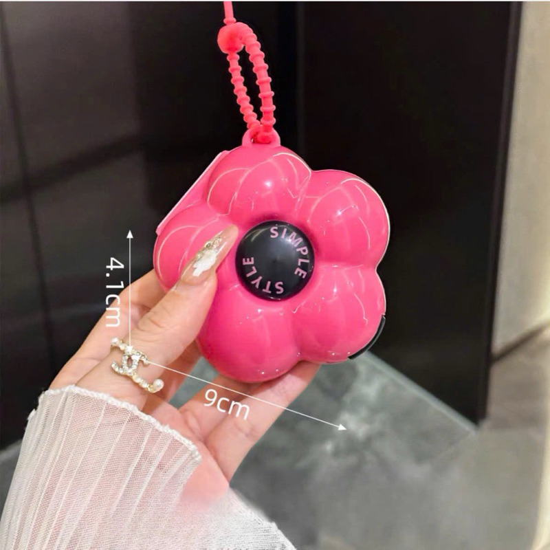 Hộp chia 6 ngăn hình bông hoa nhỏ gọn, tiện lợi
