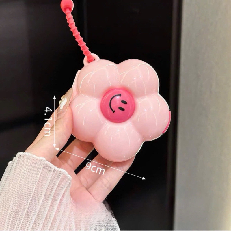 Hộp chia 6 ngăn hình bông hoa nhỏ gọn, tiện lợi