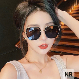 Kính mát model phom vuong gọng chắc chắn dễ đeo 8534