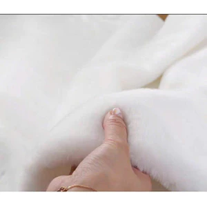 Thảm lông màu trắng tinh lông ngắn mịn