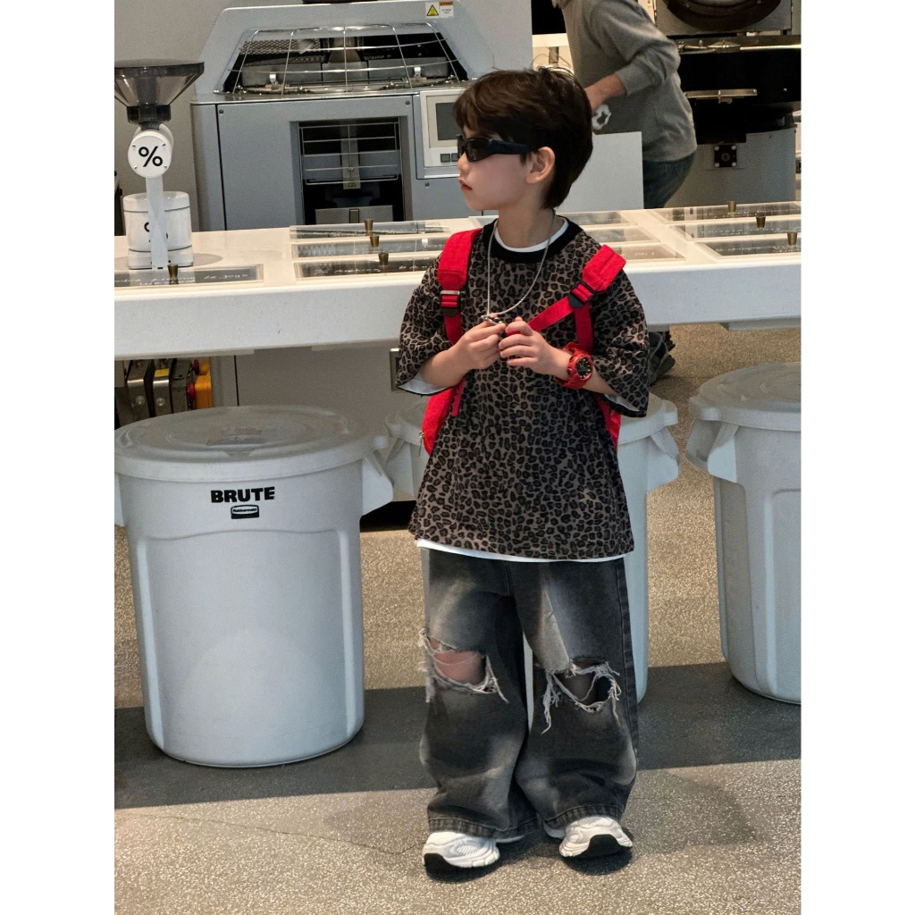( Hàng QCCC) Áo phông cổ tròn form rộng họa tiết da báo phong cách ngầu hiphop cho bé đi chơi size 13-35kg