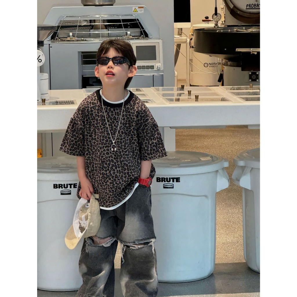 ( Hàng QCCC) Áo phông cổ tròn form rộng họa tiết da báo phong cách ngầu hiphop cho bé đi chơi size 13-35kg