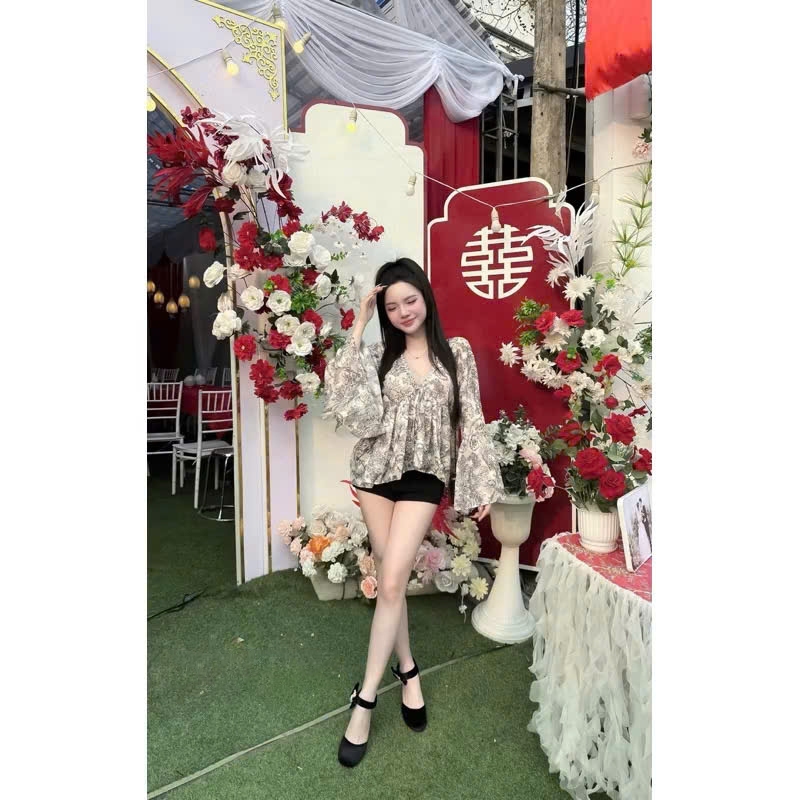 Áo sơ mi tơ họa tiết cổ viền đá bling tay loe sang chảnh by Charmie - M4406