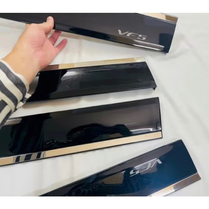 Vè che mưa xe Vinfast VF5 Chỉ inox chất liệu nhựa đen thái hàng cao cấp