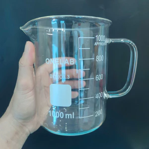CỐC THỦY TINH CHỊU NHIỆT 1000ML CÓ QUAI CẦM – CHỊU NHIỆT, DÙNG TRONG THÍ NGHIỆM & LÀM MỸ PHẨM