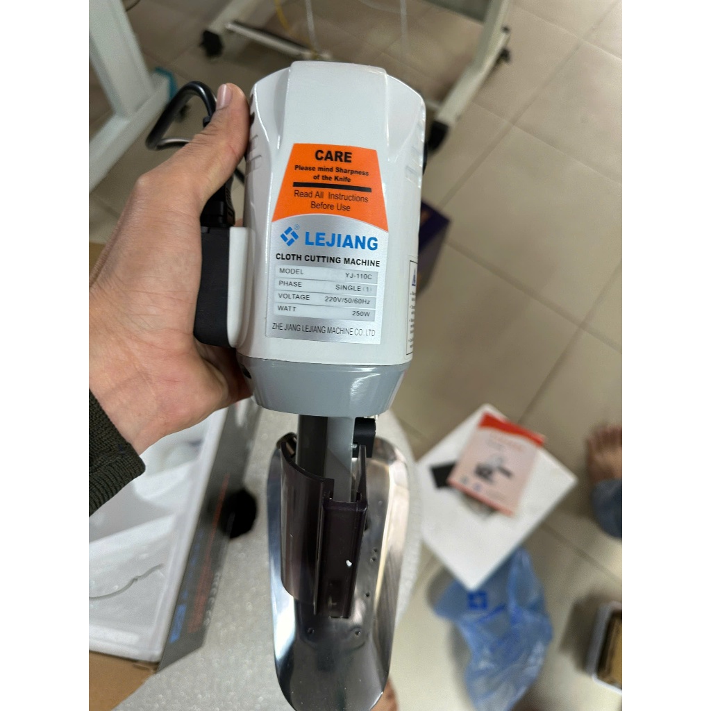 Máy cắt vải cầm tay chính hãng lejiang 110C MẪU MỚI CẢI TIẾN