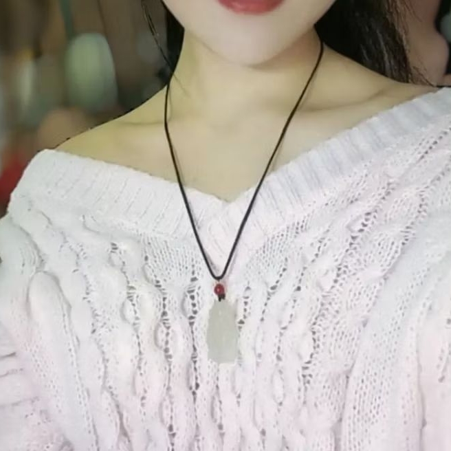 Mặt bài thần tài ngọc tự nhiên loại A băng thấu giúp mang lại tài lộc thể hiện khí chất