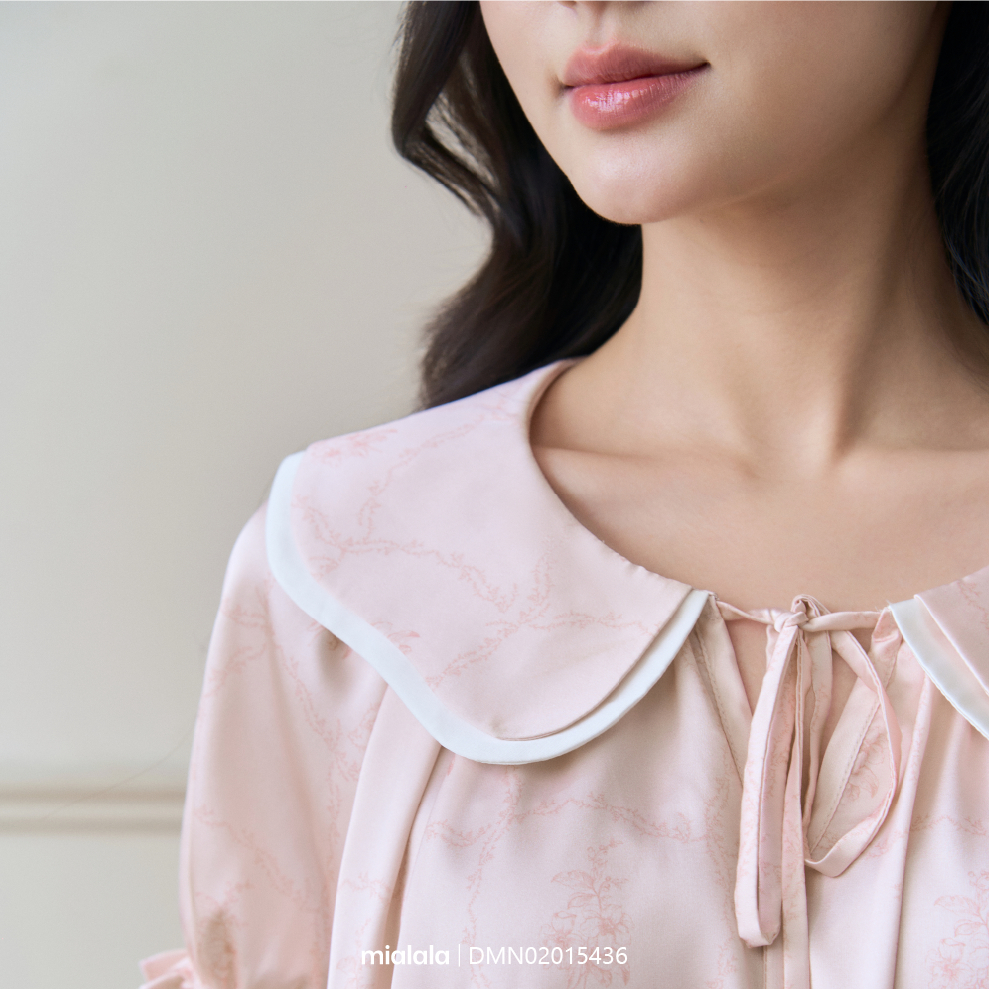 Ảnh Đồ mặc nhà Mialala chất liệu lụa với cổ bèo tinh tế và tay nhún bèo điệu đà DMN02015436 4