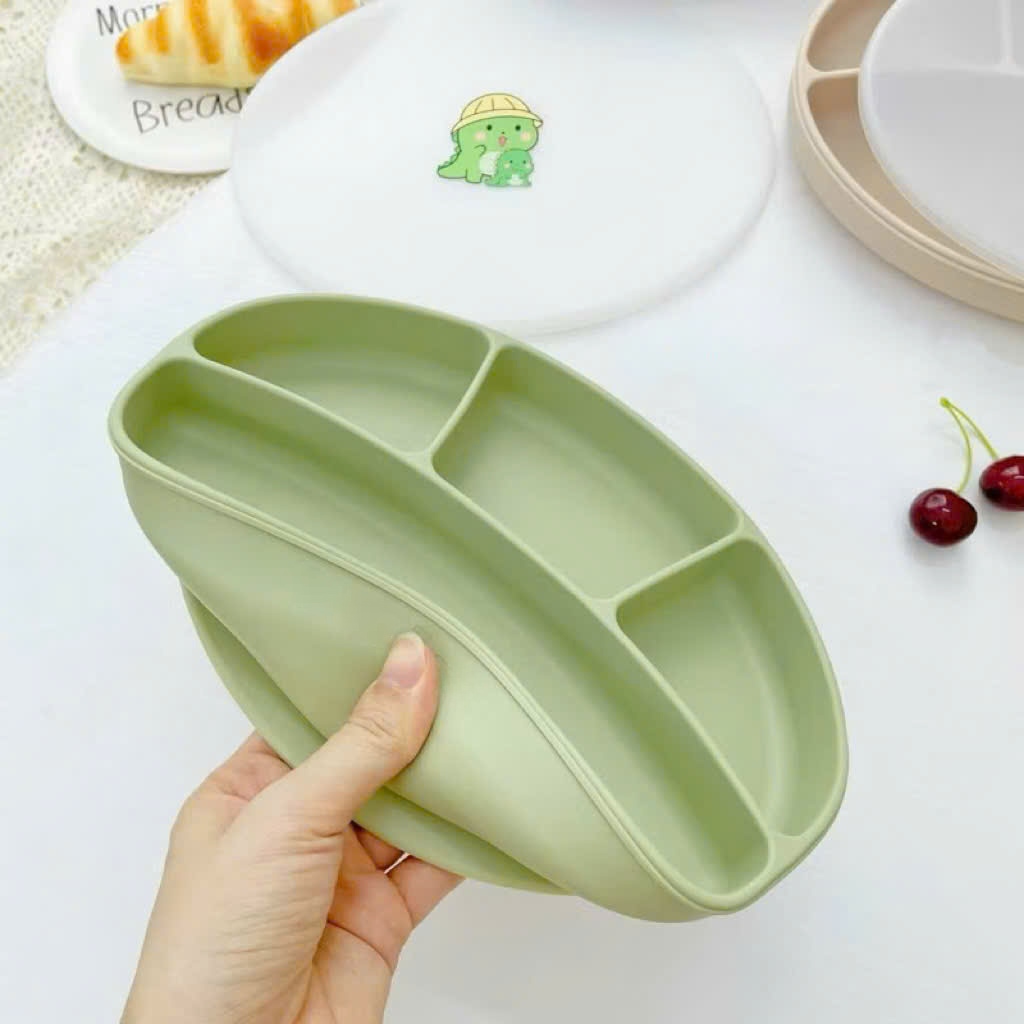 Ảnh Khay Ăn Dặm 4 Ngăn Hình Oval KidsWorld Chất Liệu Silicon Cao Cấp Có Đế Hít Chống Đổ Cho Bé 3
