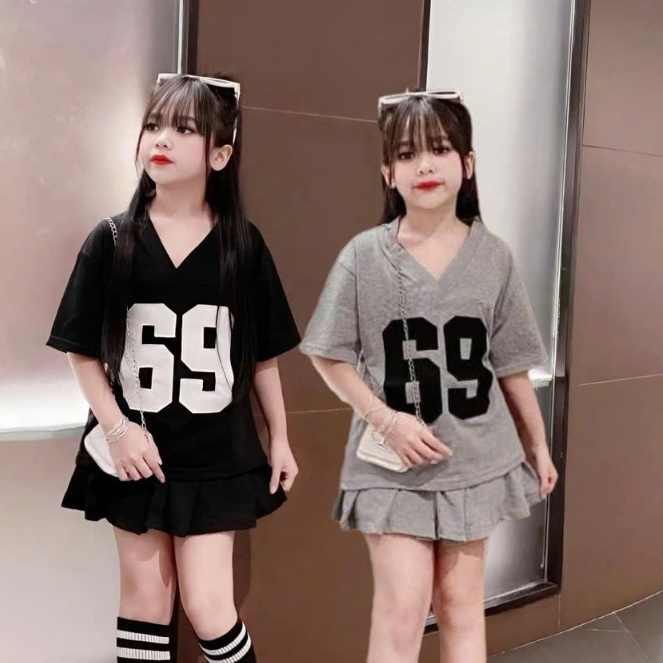 4-15 tuổi. Sét bộ chân váy xếp ly có lót váy cho bé gái in số 69 chất vải cotton mềm mịn thấm hút mồ hôi. V02