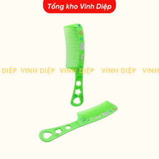 01 chiếc lược nhựa chải tóc cán hoa nhiều màu dành cho bé