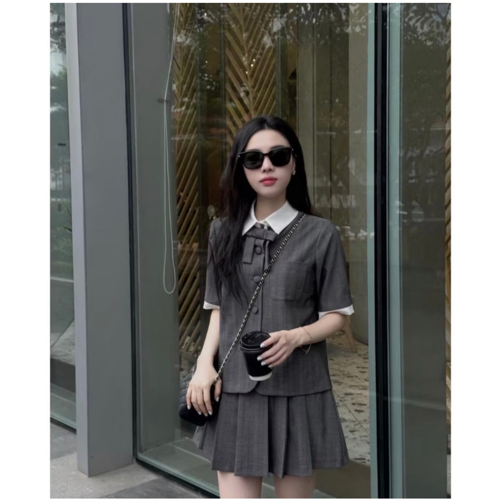 Set áo đính nơ cúc bọc kèm nơ rời đính cổ áo, chân váy xếp ly cạp chun MUZA S12