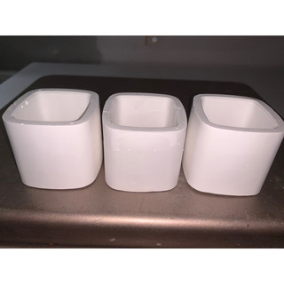 Chậu thạch cao size 5-6cm làm nến, trồng cây, chậu trắng chưa phủ chống thấm, ib shop để tư vấn thêm.