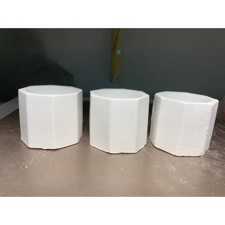 Chậu thạch cao size 5-6cm làm nến, trồng cây, chậu trắng chưa phủ chống thấm, ib shop để tư vấn thêm.
