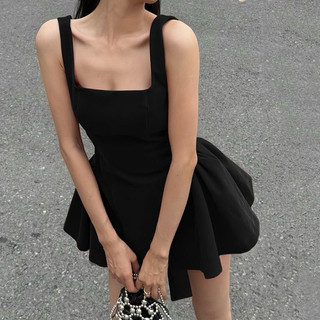 Váy ngắn hai dây bản to form body cổ vuông hở lưng đính nơ dáng xoè sang chảnh