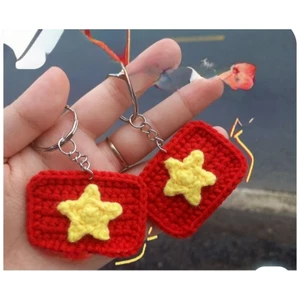 Kẹp Tóc / Móc Khoá / Ghim Cài Hình Lá Cờ Việt Nam, Kẹp Tóc Móc Khoá Len Handmade