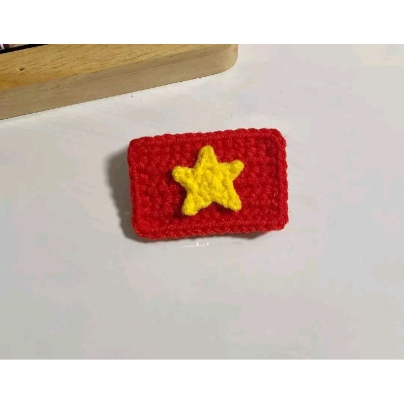 Kẹp Tóc / Móc Khoá / Ghim Cài Hình Lá Cờ Việt Nam, Kẹp Tóc Móc Khoá Len Handmade