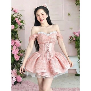 Đầm thiết kế váy xòe dáng ngắn chất tapta phối phi và ren cao cấp trễ vai cúp ngực gợi cảm kết hợp đan dây chéo eo