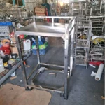 Khung inox  kê máy giặt ở dưới ,máy sấy trên. Dạng cao,chịu tải nặng và chắc chắn  . Toàn bộ inox dày 1.0mm . — ảnh 5