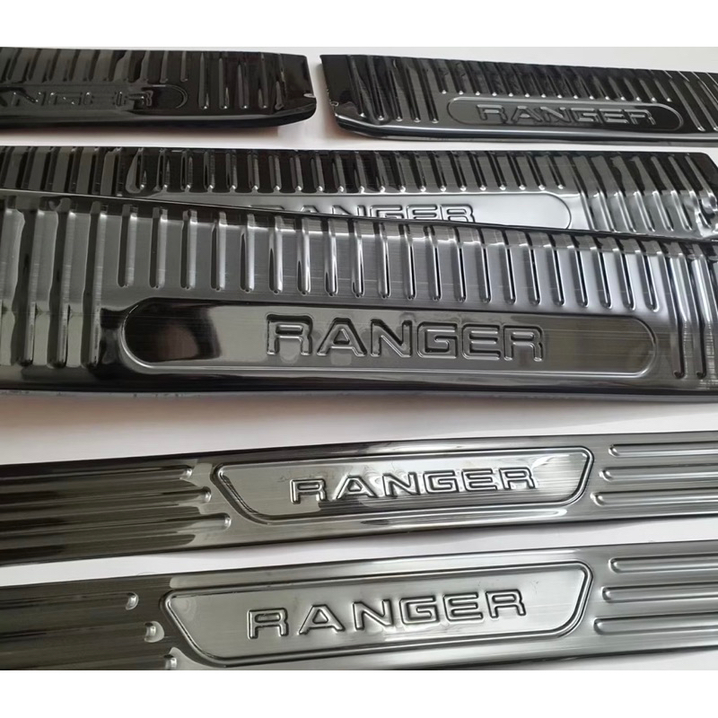 Ốp bậc cửa, nẹp bước chân cho xe Ford Ranger 2023-2026 Vân titan cao cấp