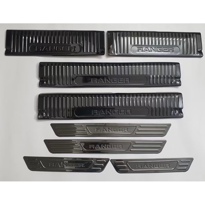 Ốp bậc cửa, nẹp bước chân cho xe Ford Ranger 2023-2026 Vân titan cao cấp