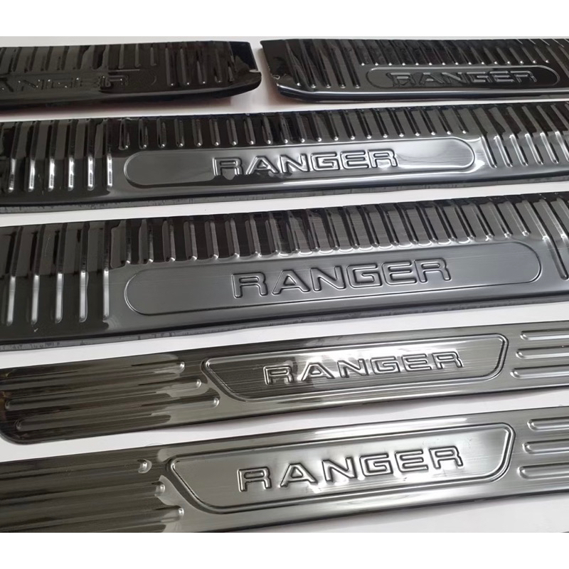 Ốp bậc cửa, nẹp bước chân cho xe Ford Ranger 2023-2026 Vân titan cao cấp