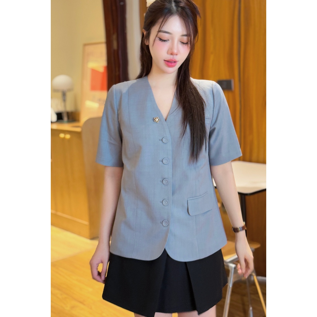 Áo Blazer Nữ Tay Ngắn Cổ Tim Cúc Bọc Chất Xước Ý Mềm Mát, Sơ Mi Nữ Công Sở HAAN Design SM209