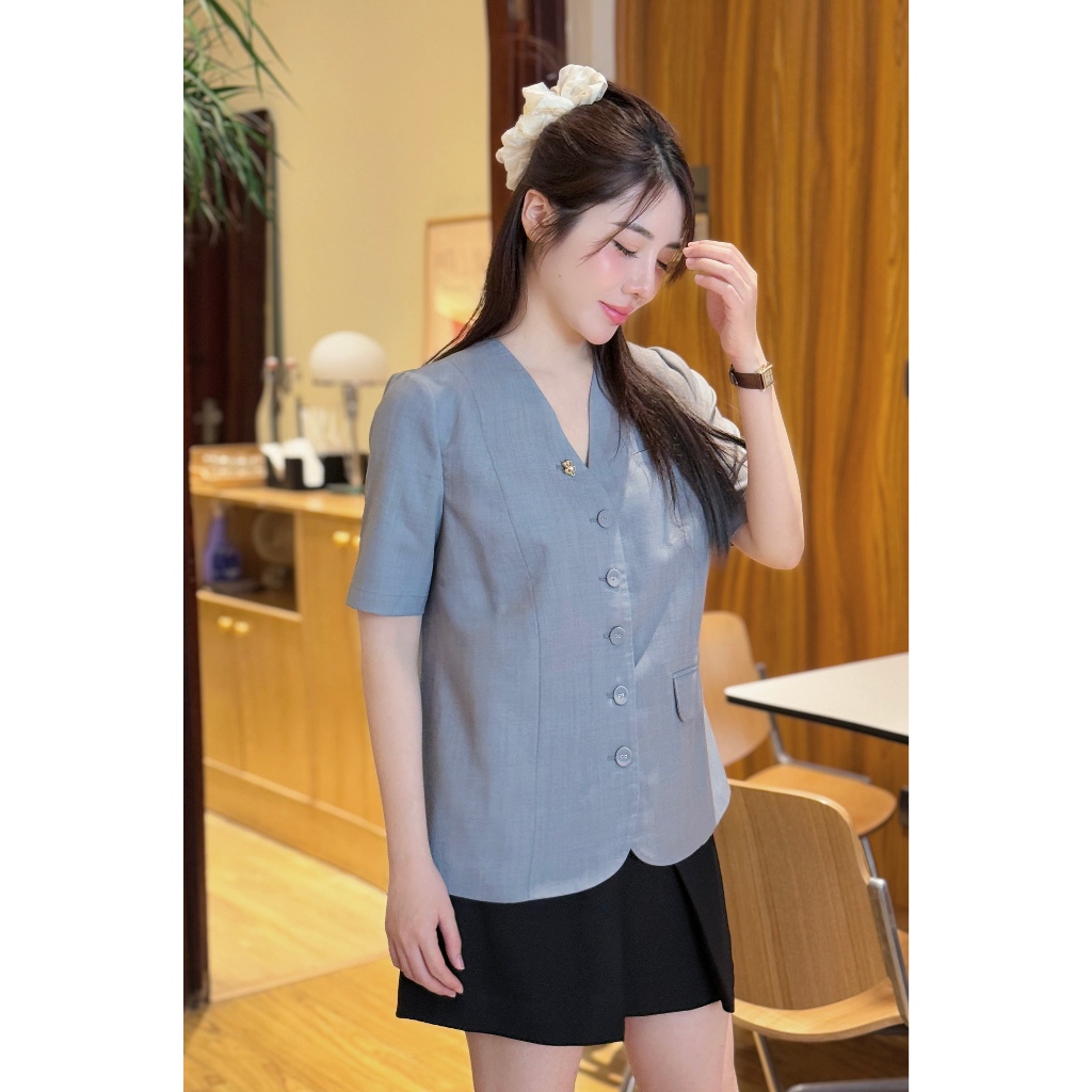 Áo Blazer Nữ Tay Ngắn Cổ Tim Cúc Bọc Chất Xước Ý Mềm Mát, Sơ Mi Nữ Công Sở HAAN Design SM209